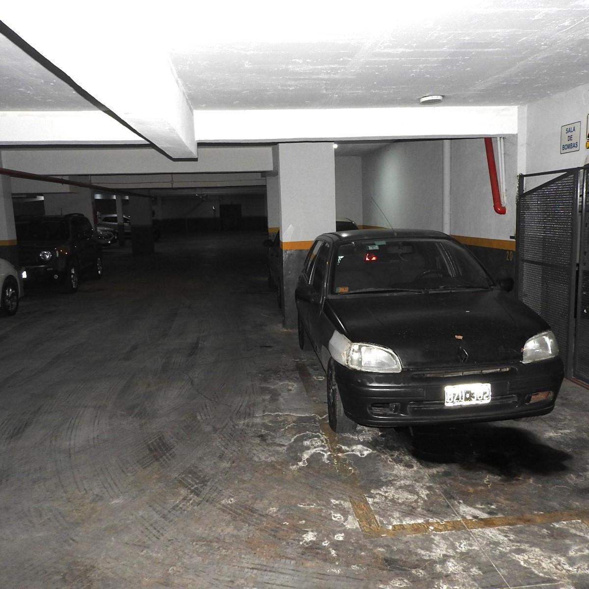 Cochera Cubierta 1° Subsuelo de Fácil Acceso Sin Coches a Los Costados 4