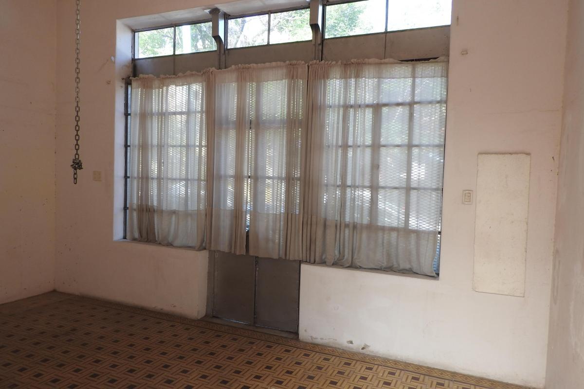 Casa Sobre Lote Propio de 7,80 m X 21,88 m, Sólida, Refaccionada, Amplio Patio. 1