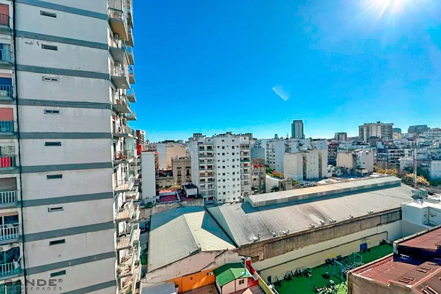 BARRIO NORTE. 2AMB. PISO ALTO. TODO SOL. VISTA ABIERTA 2