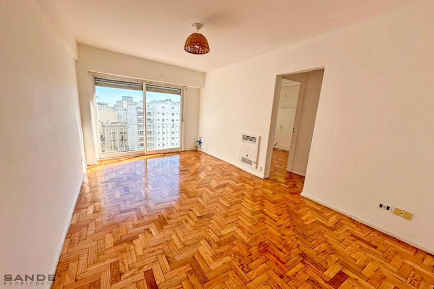 BARRIO NORTE. 2AMB. PISO ALTO. TODO SOL. VISTA ABIERTA 1