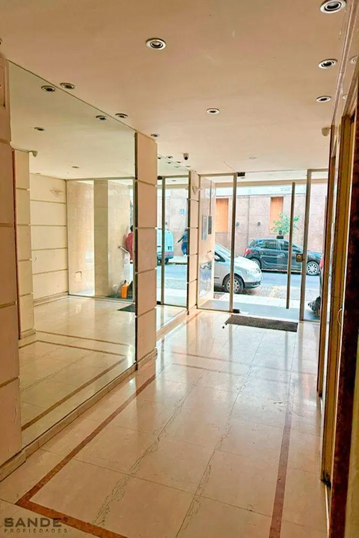 BARRIO NORTE. 2AMB. PISO ALTO. TODO SOL. VISTA ABIERTA 5
