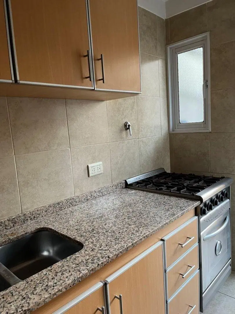 Barrio Norte. 2amb. Frente. Balcón. Impecable. AA 3