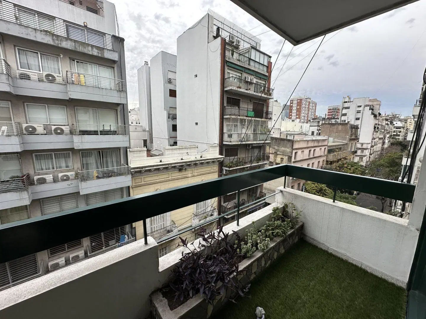Balvanera. 4amb. A nuevo. Frente. Balcón. Impecable. Amplio 3