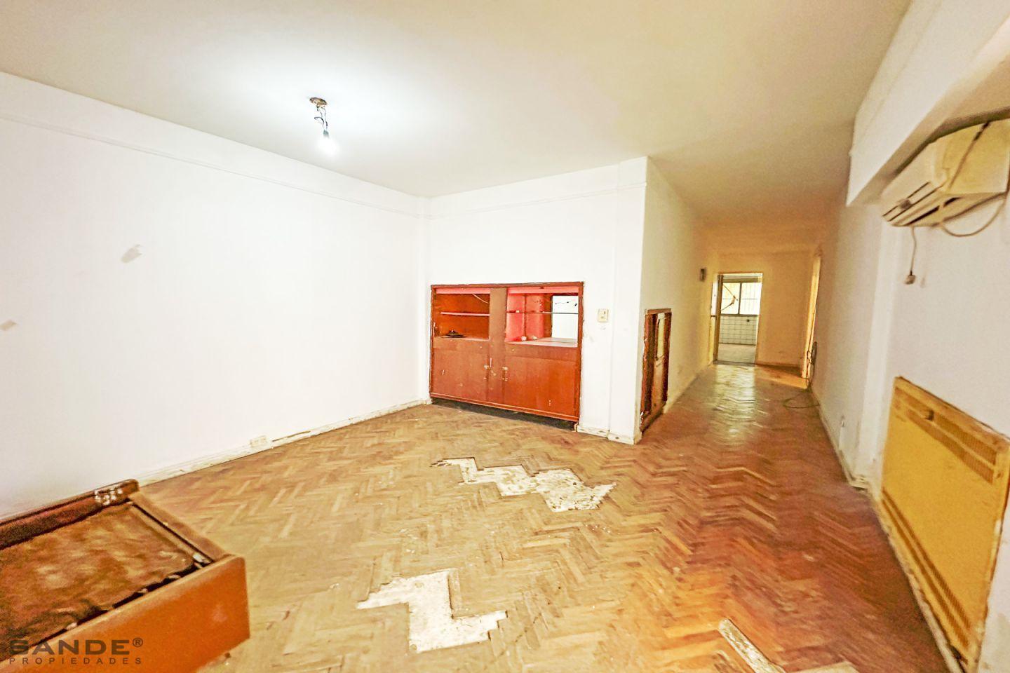 Foto de Balvanera. 3amb amplios. A refaccionar. Patio. Luminoso. Excelente, imagen 4