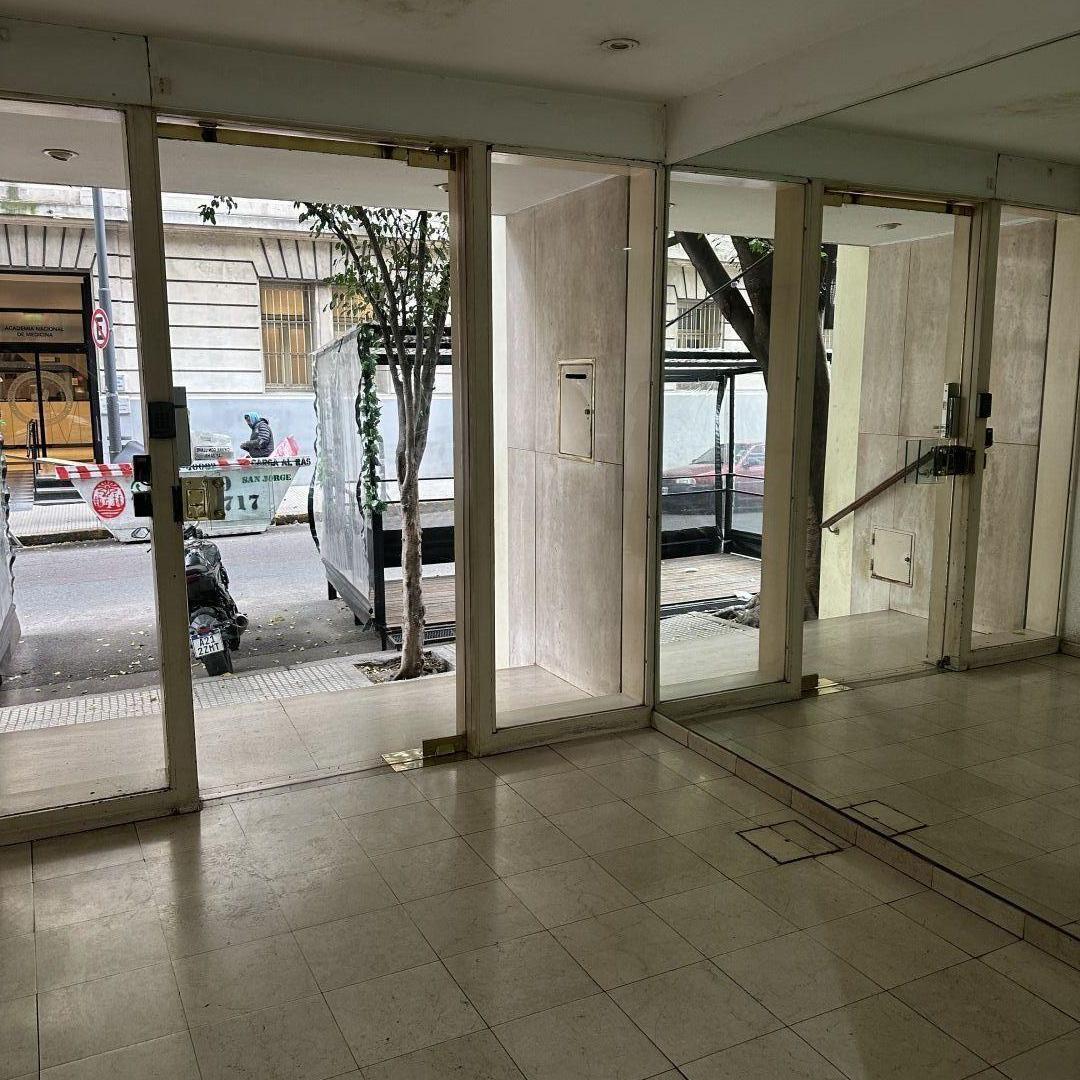 Foto de Recoleta. 2ambientes. Frente. Balcón. Parque Las Heras. Piso alto, imagen 2
