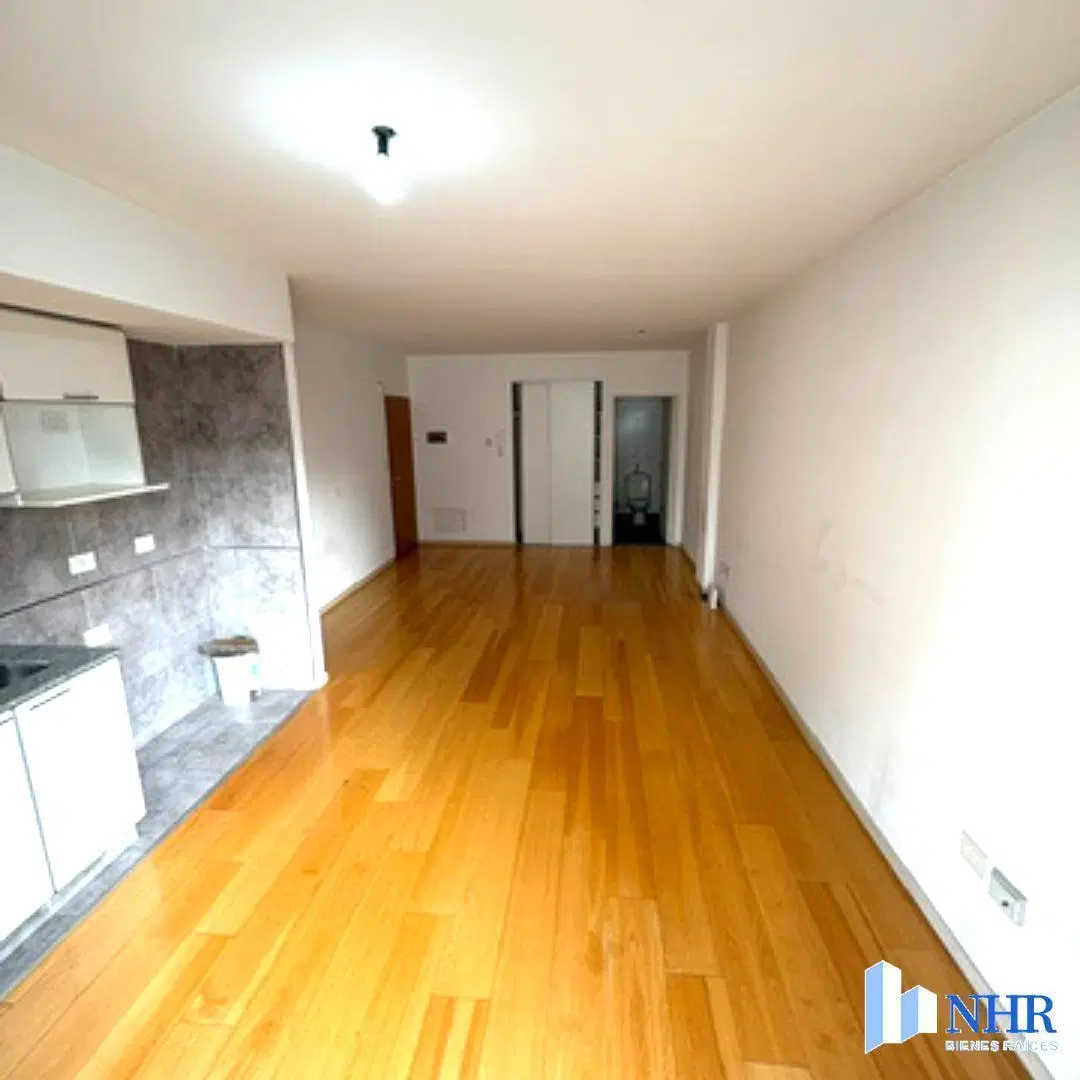 GRAN AMB FTE+BCON CORR PISO RDTE BAÑO COMPL COC A GAS+LAV ED C/PARR+JACUZZY 5