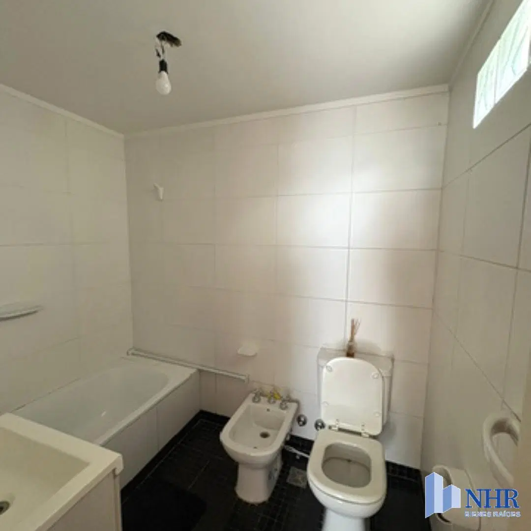 GRAN AMB FTE+BCON CORR PISO RDTE BAÑO COMPL COC A GAS+LAV ED C/PARR+JACUZZY 4