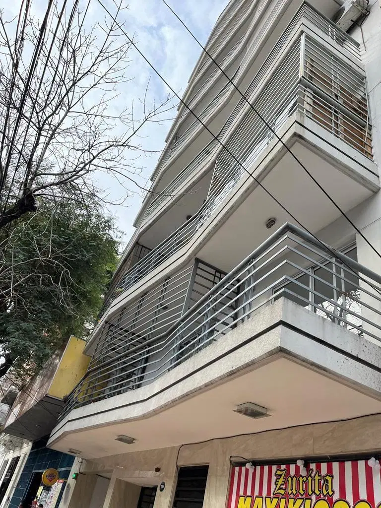 Muy lindo y Amplio Amb CFte Bcon Vista Panor 19/20 años aprox Ap Prof 3