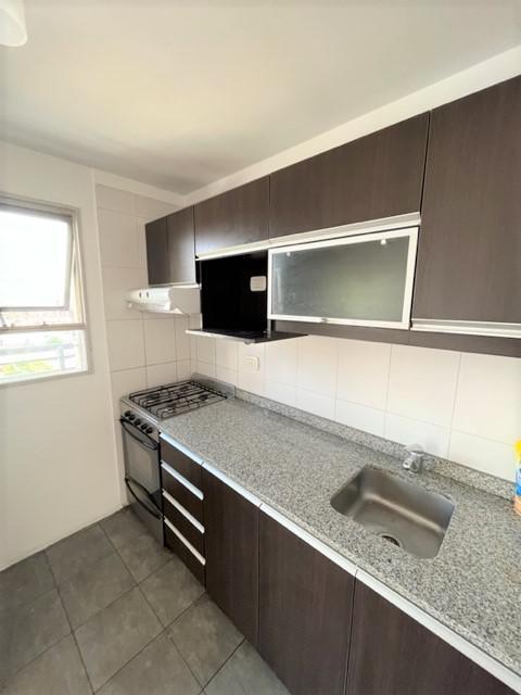 Foto de Hermoso 2 Ambientes 15 años con balcón Cochera cocina y lavadero mts, imagen 4