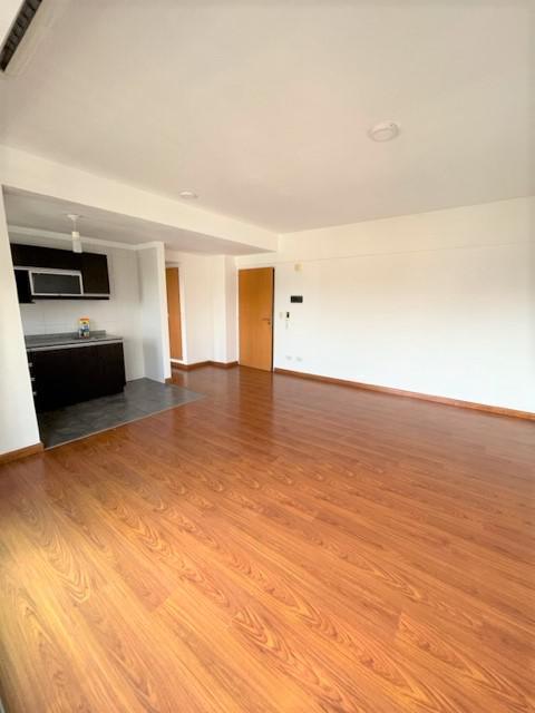 Foto de Hermoso 2 Ambientes 15 años con balcón Cochera cocina y lavadero mts, imagen 2
