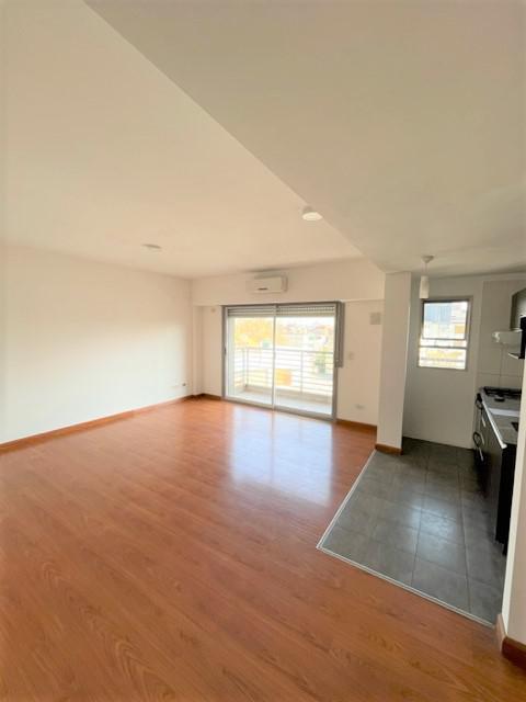Foto de Hermoso 2 Ambientes 15 años con balcón Cochera cocina y lavadero mts, imagen 4