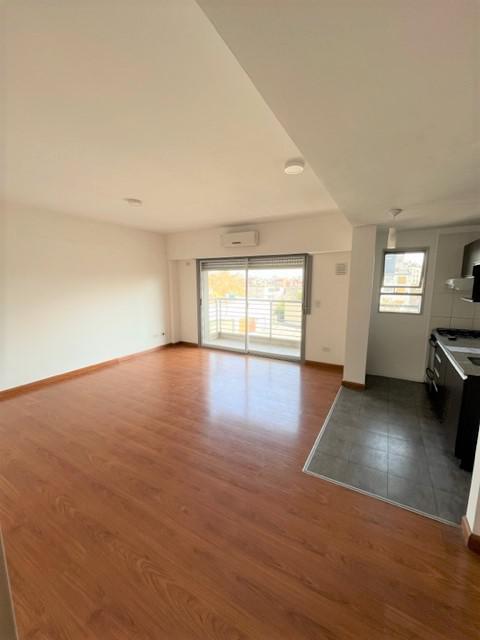 Foto de Hermoso 2 Ambientes 15 años con balcón Cochera cocina y lavadero mts, imagen 3