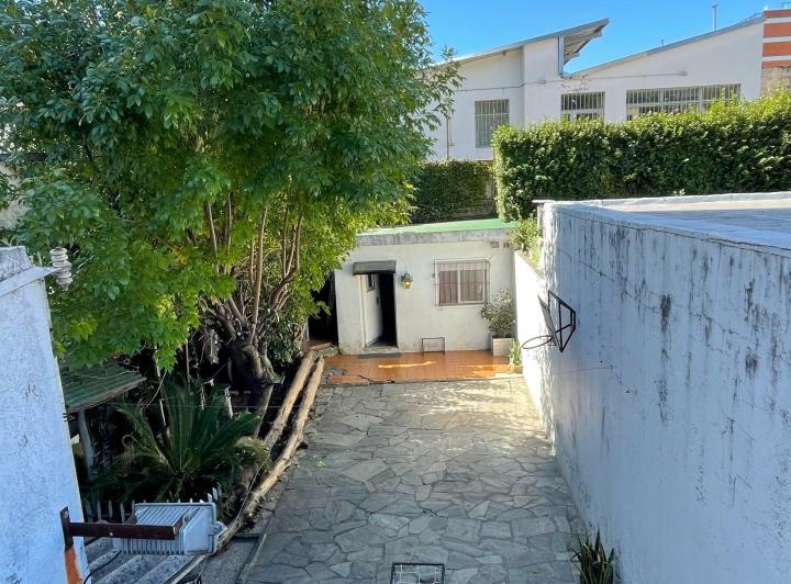 Saavedra - Casa en lote propio con patio, cochera y terraza. 1