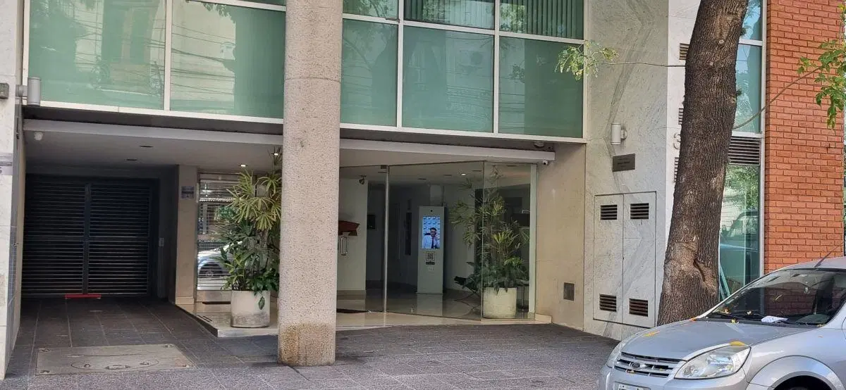 Cochera en Venta | Flores | Fija y Cubierta | Excelente Ubicación | Edificio de Categoría 2