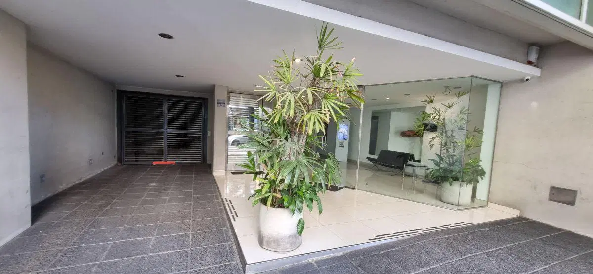 Cochera en Venta | Flores | Fija y Cubierta | Excelente Ubicación | Edificio de Categoría 3