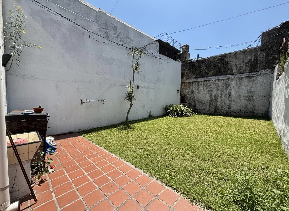 Venta │ Monserrat│casa de 6 Ambientes con Patio y Jardin 2