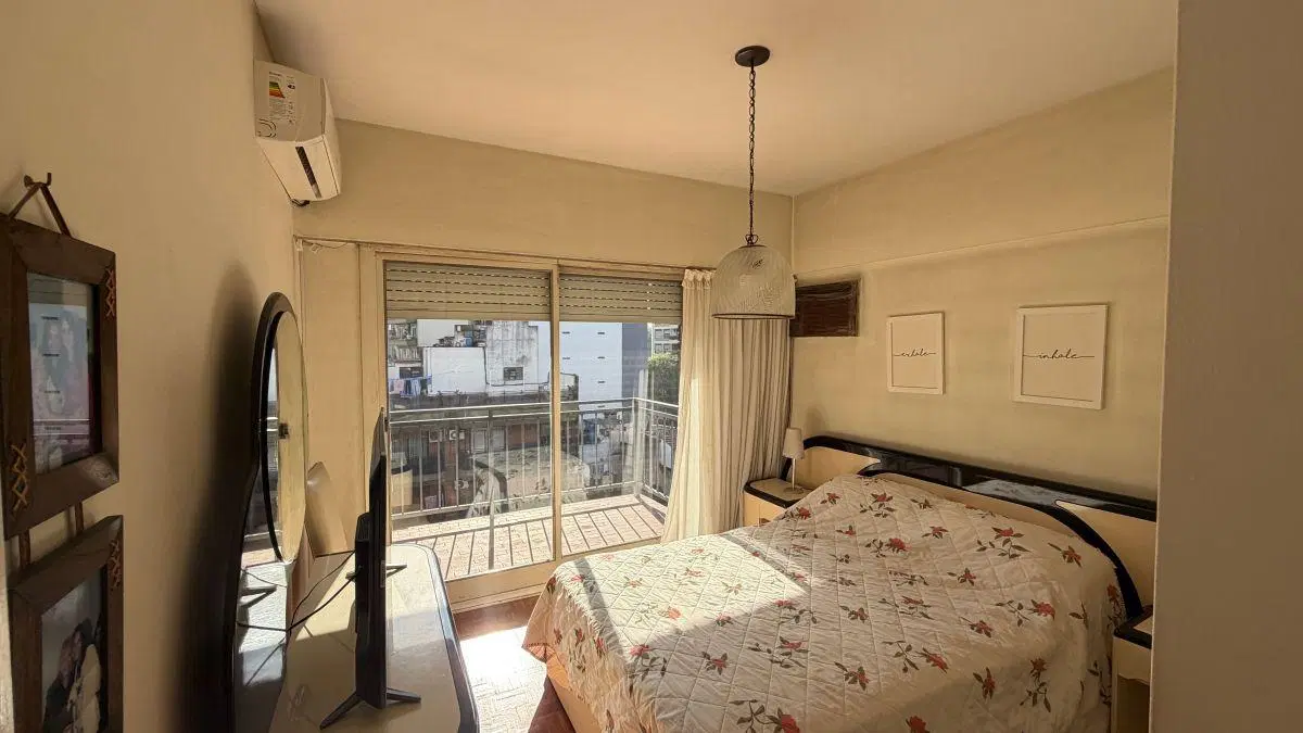 V. Urquiza │ Venta │ Semipiso 4 amb + Dep │ Al frente. Muy luminoso! 2