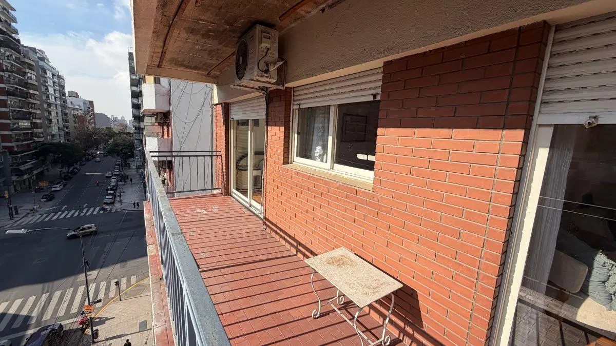 V. Urquiza │ Venta │ Semipiso 4 amb + Dep │ Al frente. Muy luminoso! 4