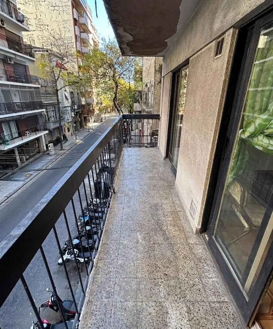 Venta | Balvanera | Dpto de 3 ambientes con balcón al frente | Muy luminoso 2