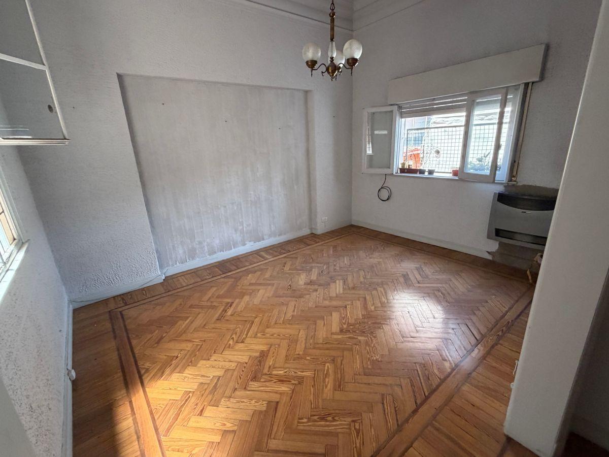 Foto de OPROTUNIDAD! Venta - Monserrat - 3 Ambientes con Dependencia - Edificio, imagen 2