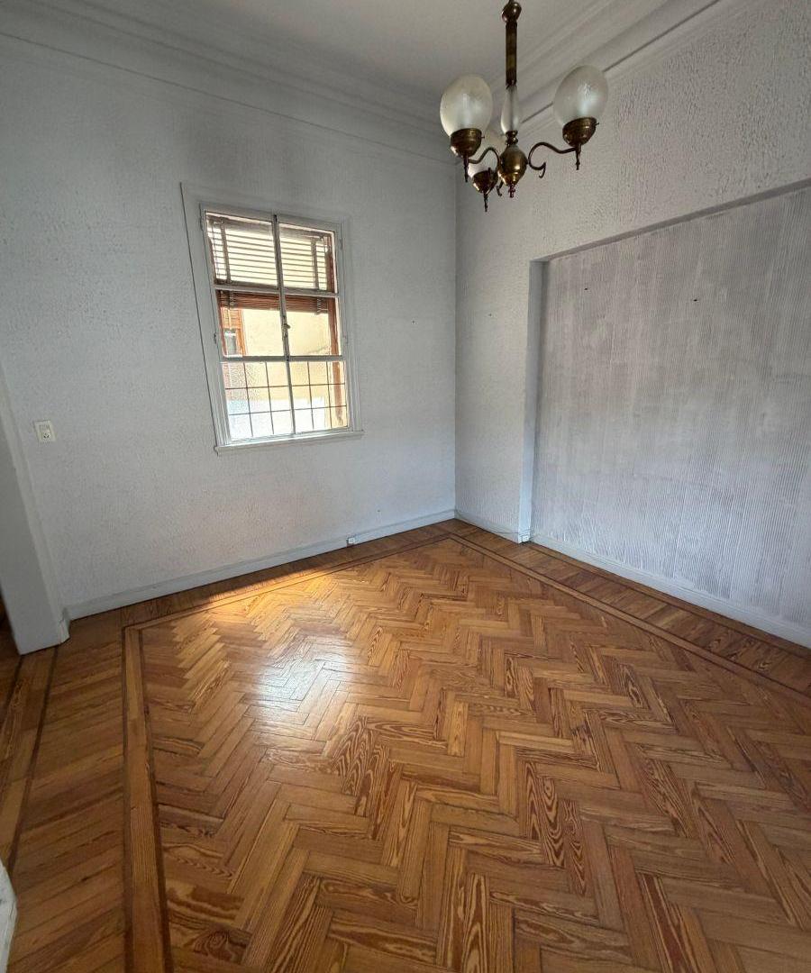 Foto de OPROTUNIDAD! Venta - Monserrat - 3 Ambientes con Dependencia - Edificio, imagen 3