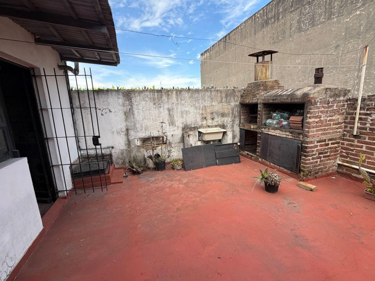Foto de Barracas | PH en Venta + 2 Locales + Terraza con Parrilla, imagen 1