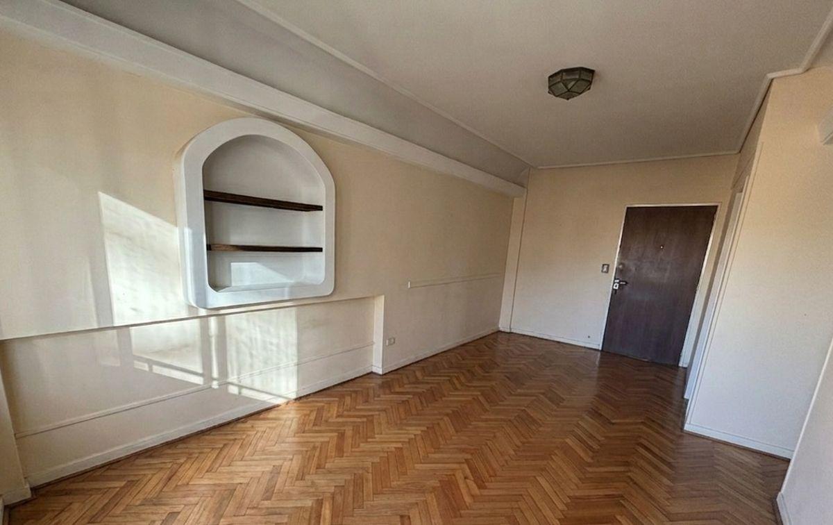 Foto de Venta | Constitución | 3 Ambientes con Balcón Al Frente | Semipiso |, imagen 1