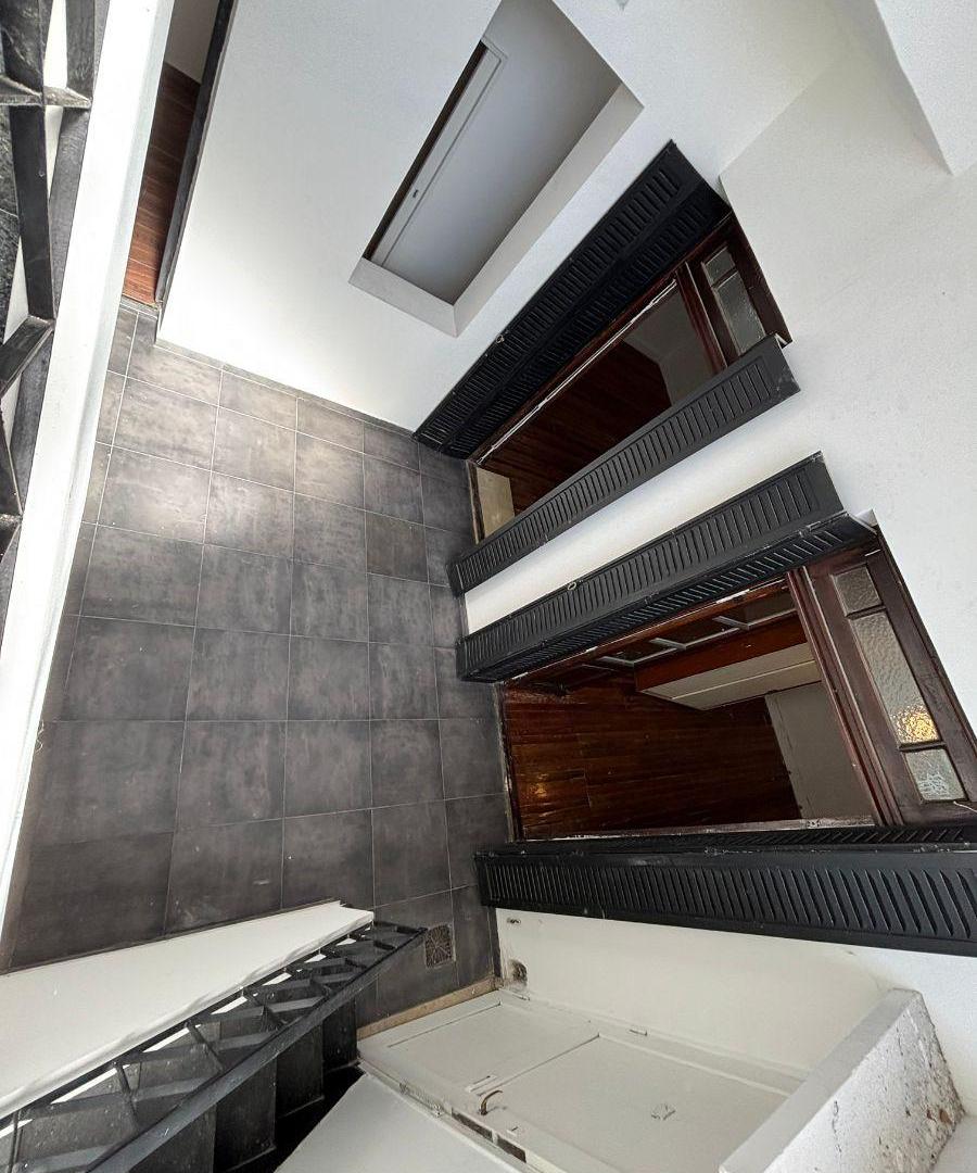 Foto de Flores | Ph en Venta | 3 Ambientes | Patio y Terraza. Refaccionado a, imagen 2