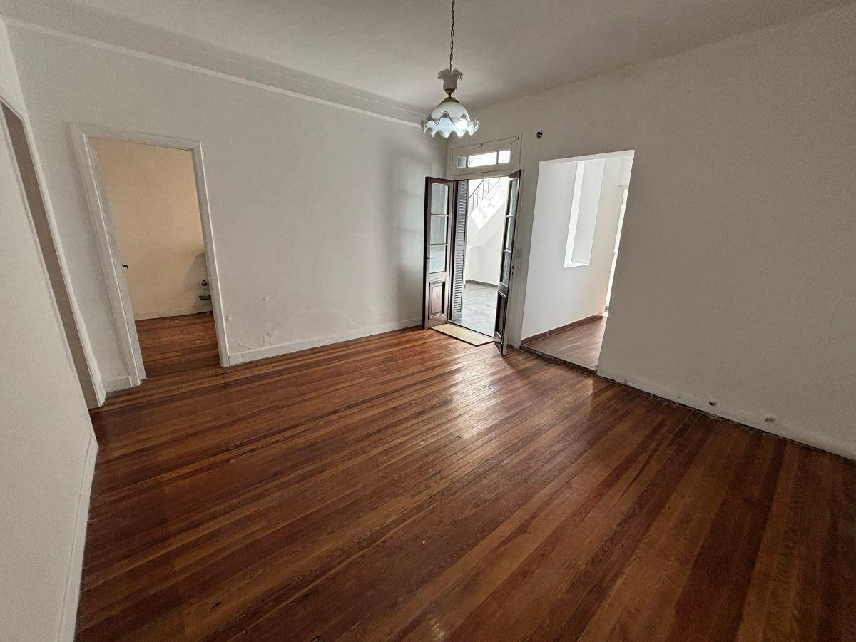 Foto de Flores | Ph en Venta | 3 Ambientes | Patio y Terraza. Refaccionado a, imagen 1