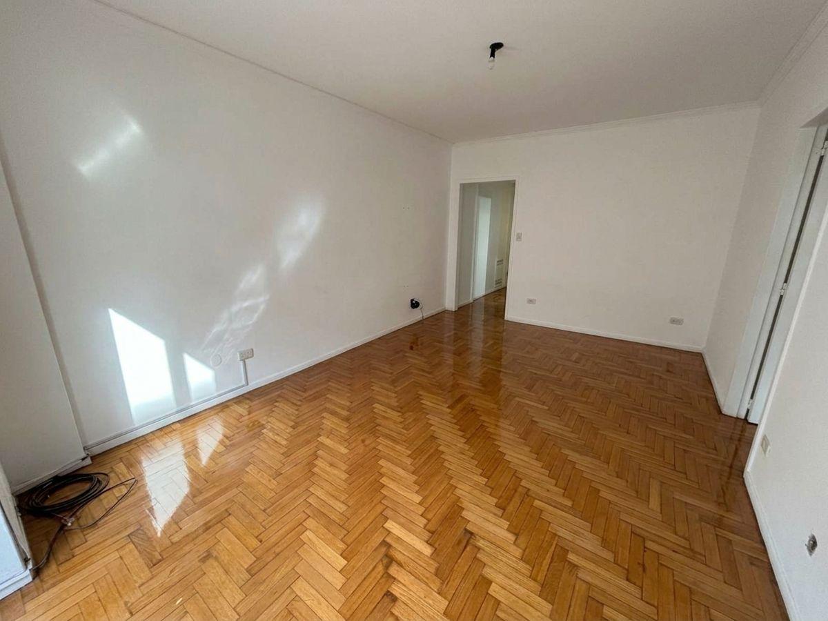 Foto de Venta | Recoleta | 3 Ambientes con dependencia | Balcón | Patio | Muy, imagen 2
