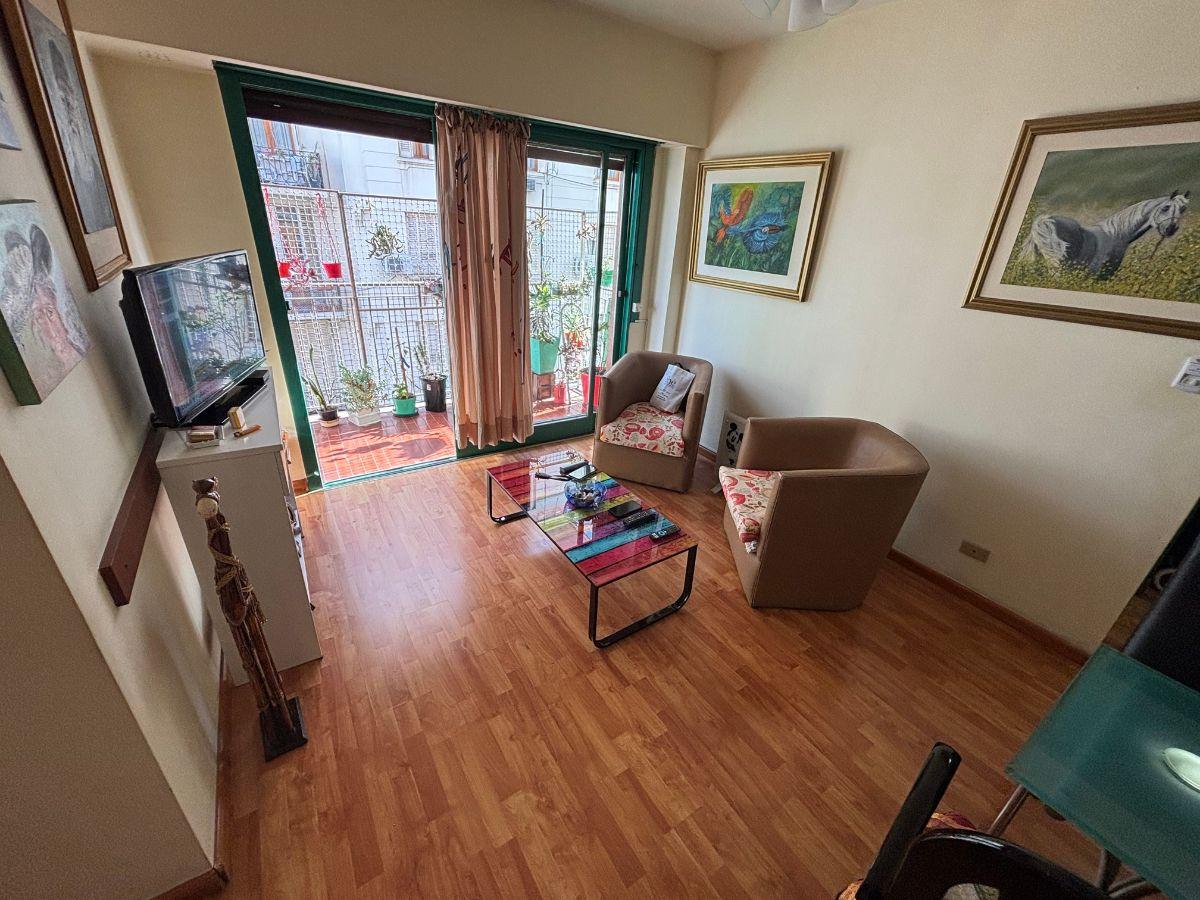 Foto de ALQUILER - Villa Crespo - 2 ambientes al frente con balcon - Todo luz y, imagen 3