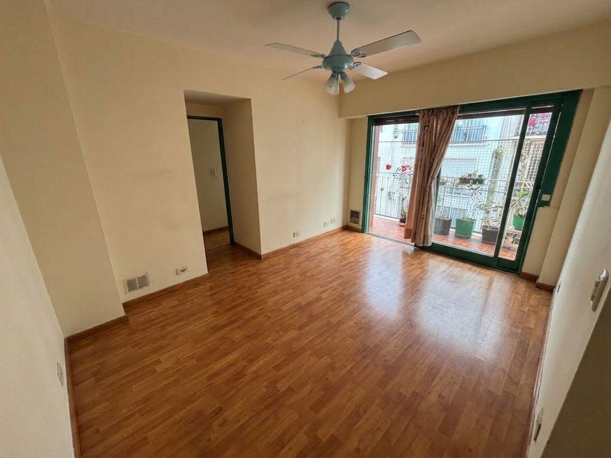Foto de ALQUILER - Villa Crespo - 2 ambientes al frente con balcon - Todo luz y, imagen 5