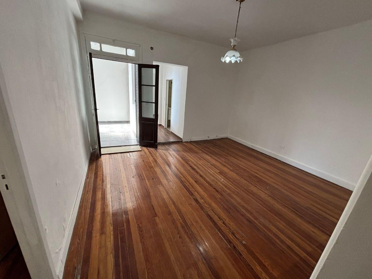 Foto de Flores | Ph en Venta | 3 Ambientes | Patio y Terraza. Refaccionado a, imagen 2