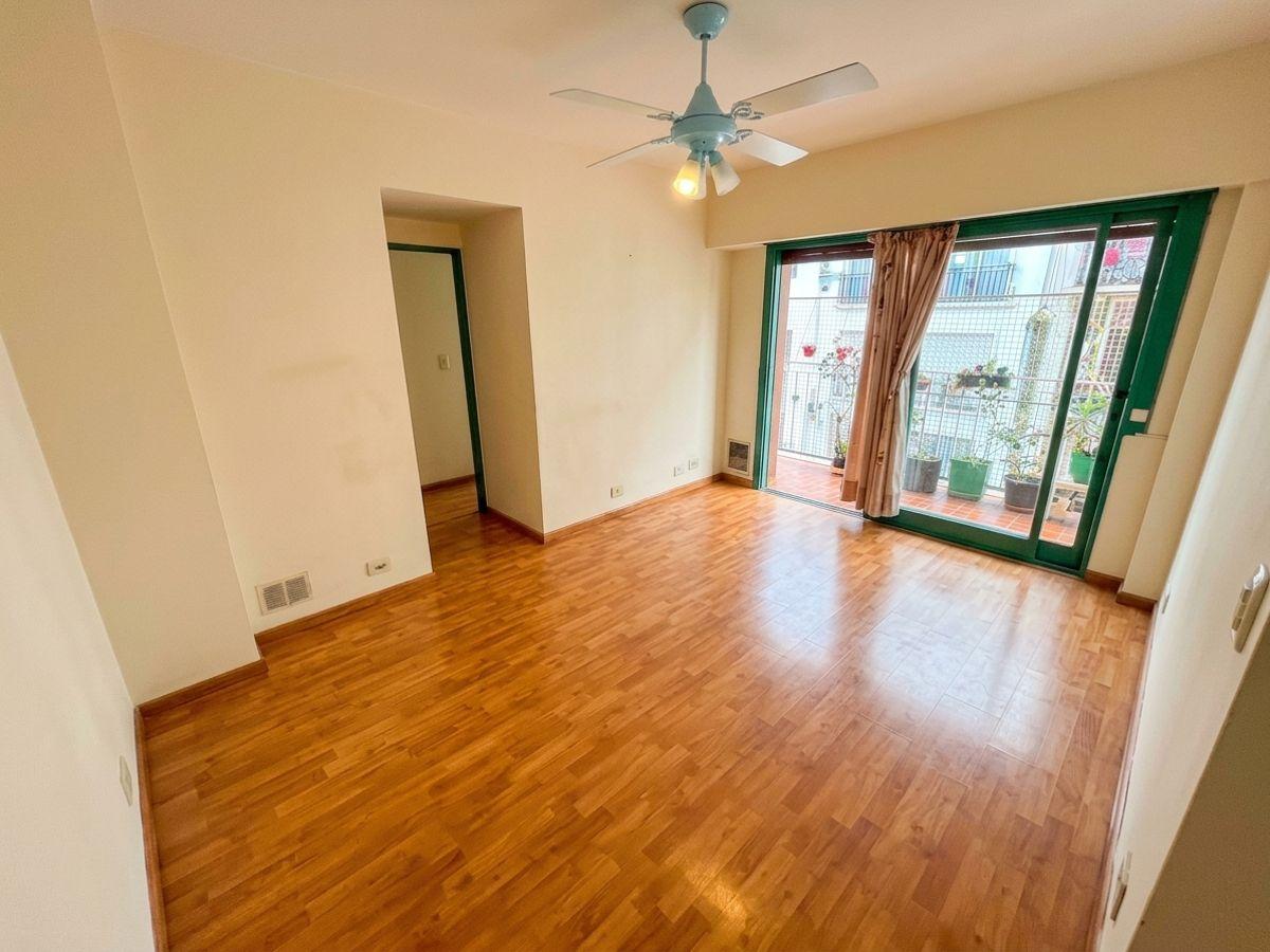 Foto de ALQUILER - Villa Crespo - 2 ambientes al frente con balcon - Todo luz y, imagen 4