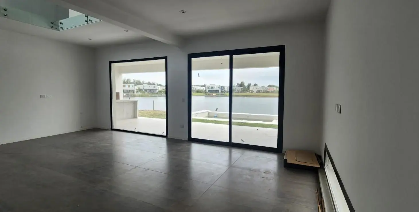 Casa en venta a la laguna en el Barrio Santa Ana, Villanueva. Tigre. A estrenar 3