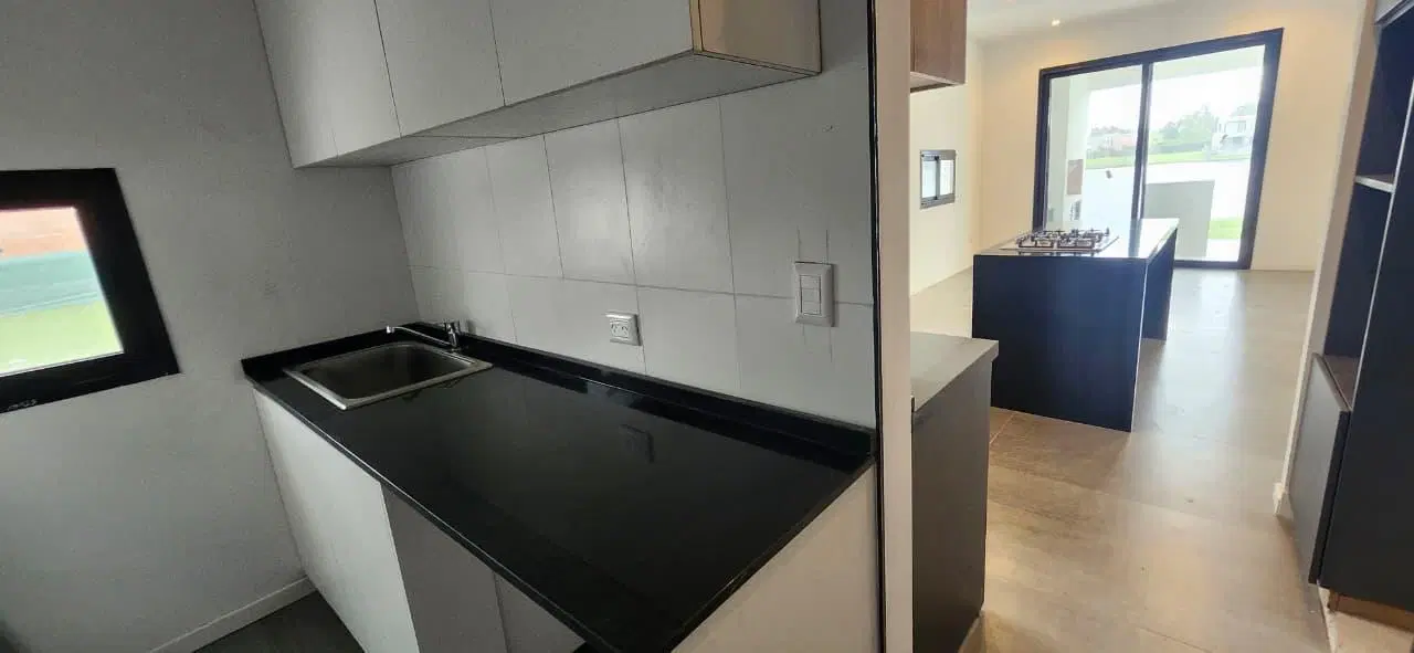 Casa en venta a la laguna en el Barrio Santa Ana, Villanueva. Tigre. A estrenar 4