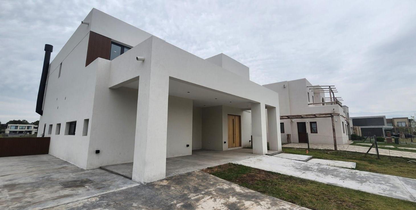 Casa en venta a la laguna en el Barrio Santa Ana, Villanueva. Tigre. A estrenar