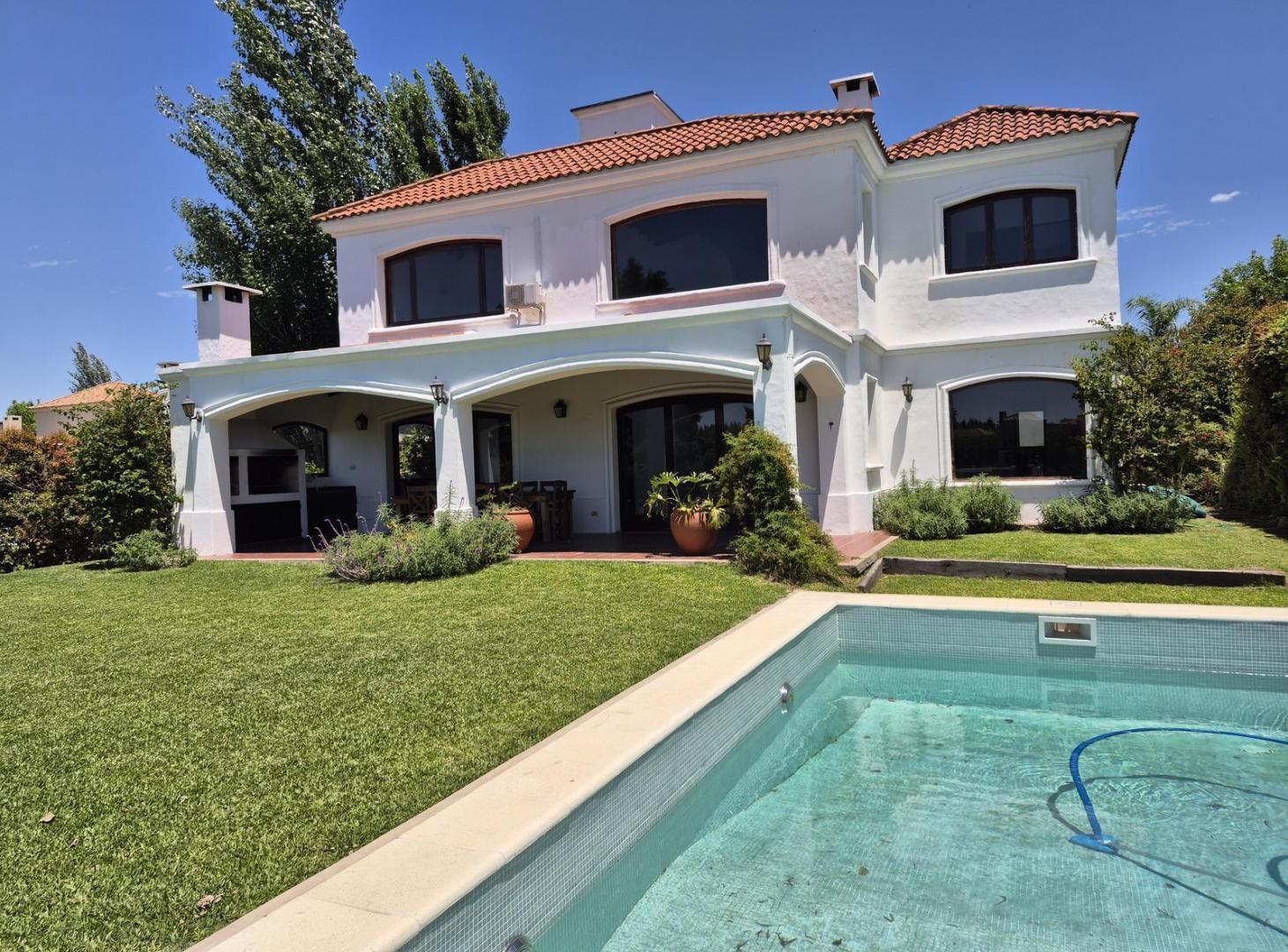 Casa en venta a la laguna Santa Catalina, Villanueva, Tigre