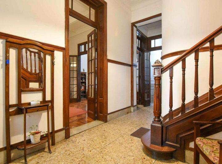 CASA CON COCHERA  IDEAL COMERCIAL Y/O VIVIENDA 5