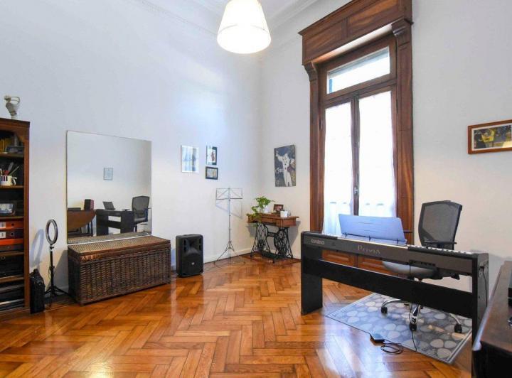 CASA CON COCHERA  IDEAL COMERCIAL Y/O VIVIENDA 4