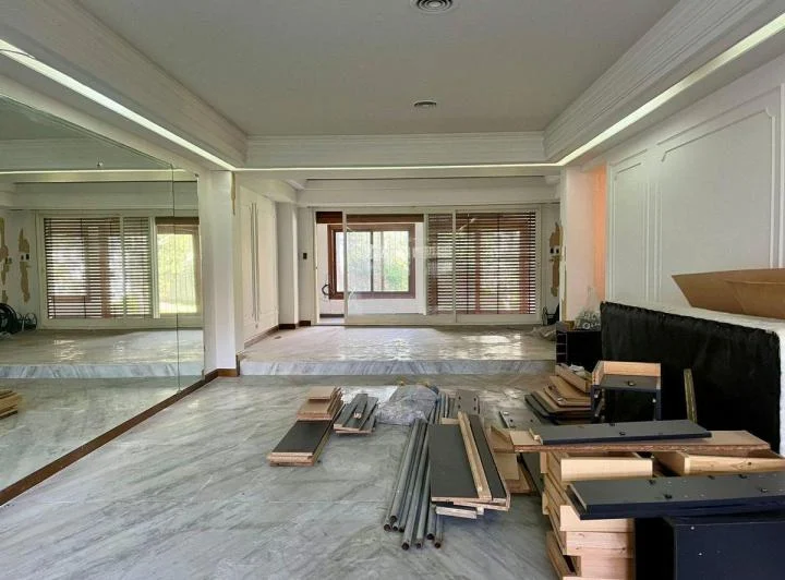 VENTA CASA 7 AMBIENTES 4 COCHERAS PARQUE CHACABUCO 5