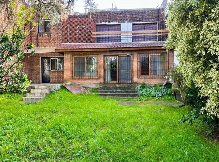 VENTA CASA 7 AMBIENTES 4 COCHERAS PARQUE CHACABUCO 2
