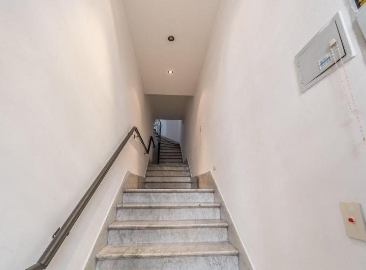 VENTA EN BLOCK EDIFICIO 5 DEPTOS + 4 OFIC. FLORES 4