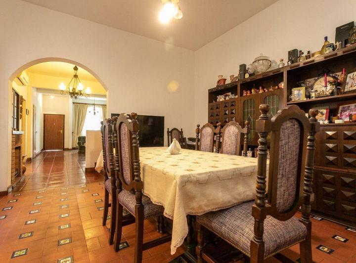 CASA DE 5 AMBIENTES EN VENTA EN ALMAGRO C/ COCHERA 5