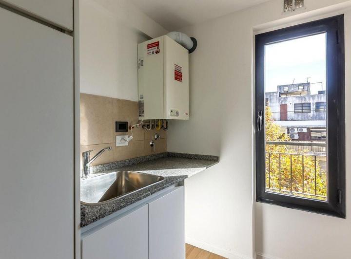 VENTA PISO DPTO. 4 AMBIENTES - FLORES - COCHERA 5