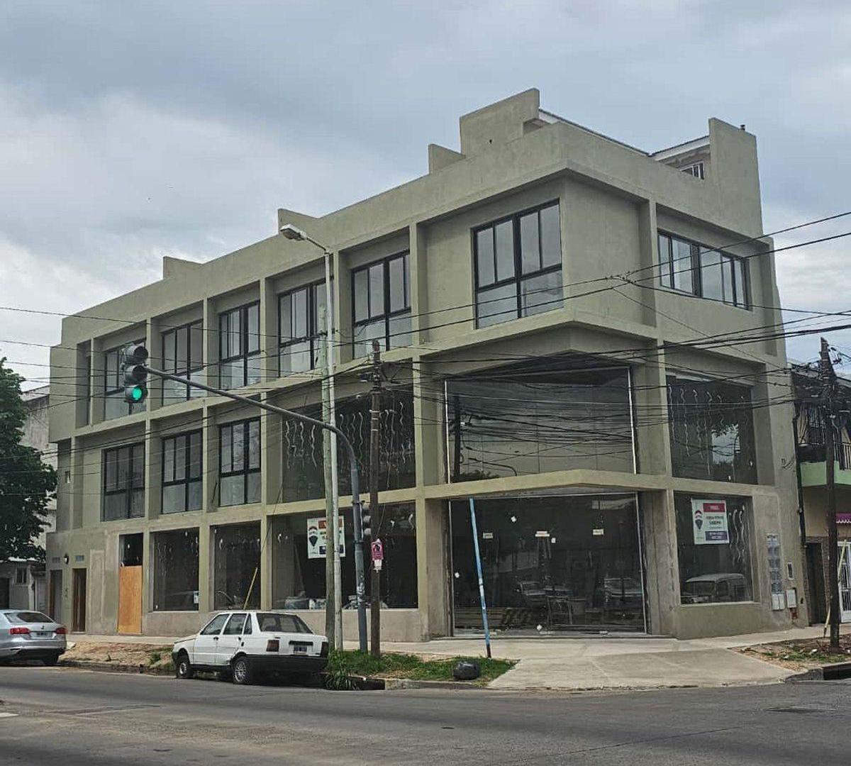 Venta local en esquina a estrenar Villa Ballester