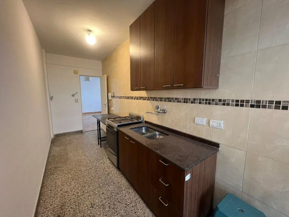 VENTA DEPTO 4 AMB EN FLORES CON COCHERA FIJA 3