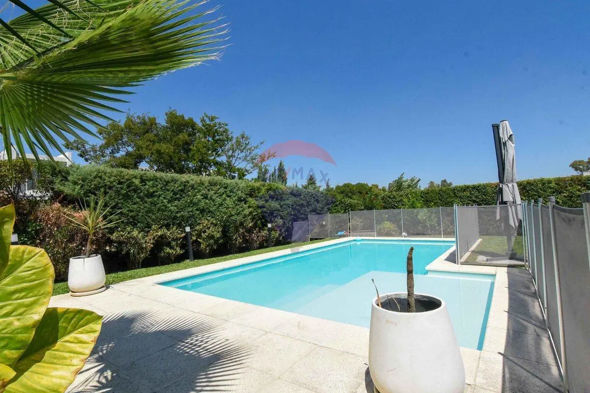 VENTA CASA PILAR DEL ESTE SANTA GUADALUPE PILETA 5