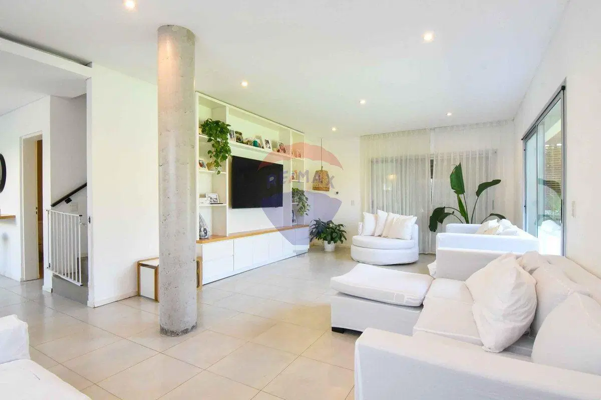 VENTA CASA PILAR DEL ESTE SANTA GUADALUPE PILETA 3