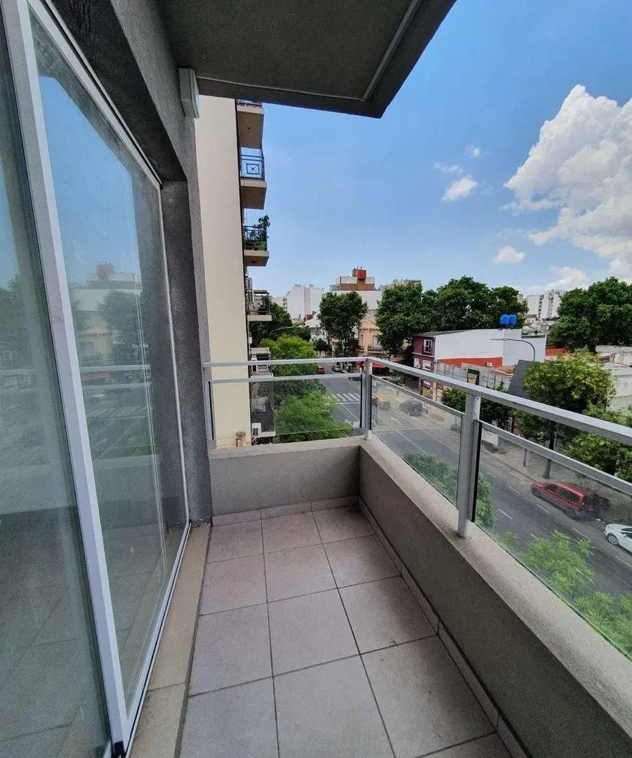 Venta 3 ambientes con cochera Flores APTO Crédito 4